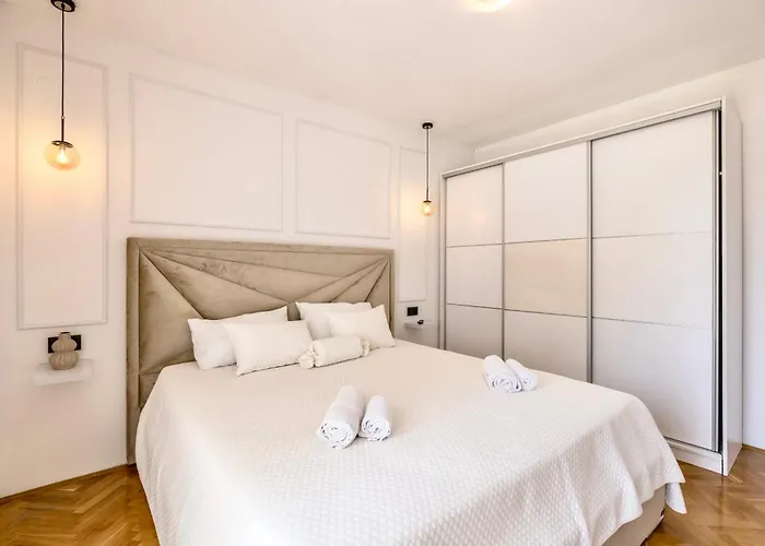 Appartamento Apartment Gabi - Seaview & Spacious Terrace, Znjan