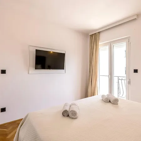 Apartment Gabi - Sea View & Spacious Terrace, Znjan Apartment Split