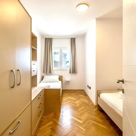 Apartment Gabi - Sea View & Spacious Terrace, Znjan