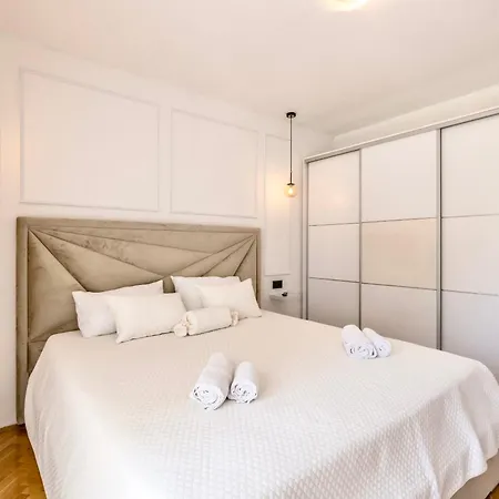 Apartment Apartment Gabi - Sea View & Spacious Terrace, Znjan