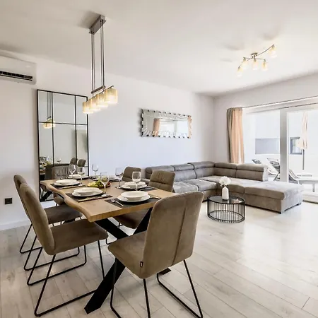 Apartment Gabi - Sea View & Spacious Terrace, Znjan *