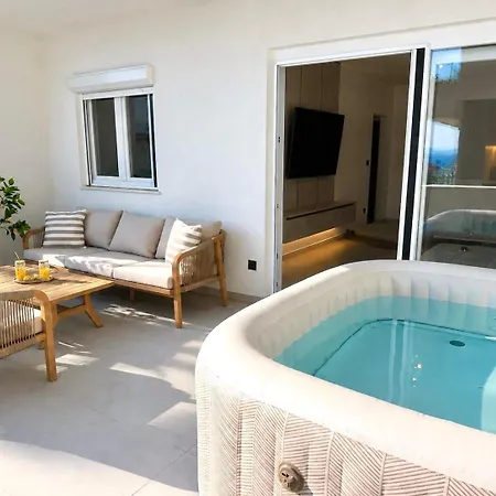 Golden Pearl - Exclusive Seaview With Jacuzzi & Spacious Teracce, Znjan Apartment *