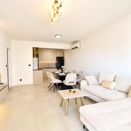 Apartament Golden Pearl - Exclusive Seaview Apartment With Jacuzzi & Spacious Teracce, Znjan *