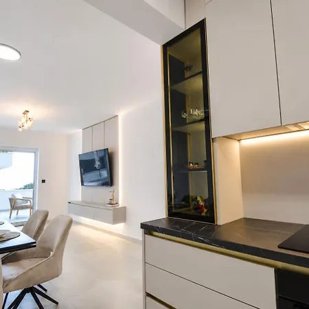 Apartament Golden Pearl - Exclusive Seaview Apartment With Jacuzzi & Spacious Teracce, Znjan