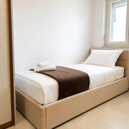 Golden Pearl - Exclusive Seaview Apartment With Jacuzzi & Spacious Teracce, Znjan