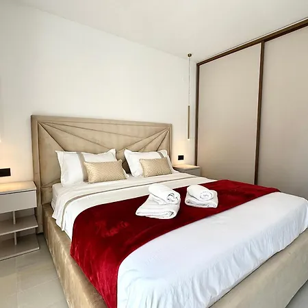 Апартаменти Golden Pearl - Exclusive Seaview With Jacuzzi & Spacious Teracce, Znjan Спліт