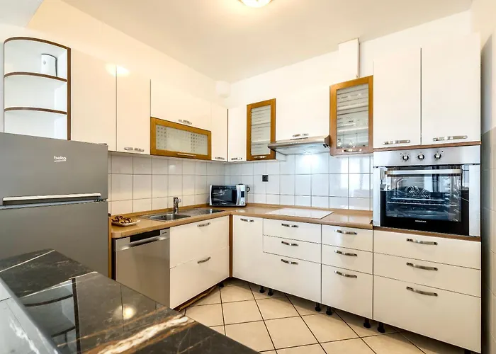 Apartment Gabi - Seaview & Spacious Terrace, Znjan