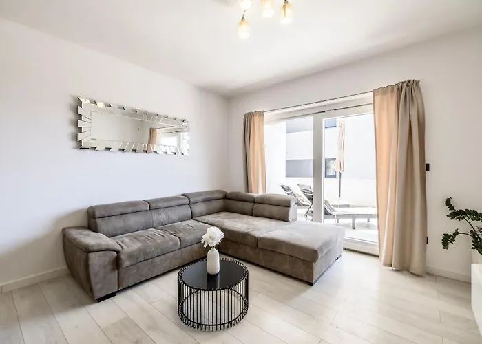 Apartment Gabi - Seaview & Spacious Terrace, Znjan Apartman *