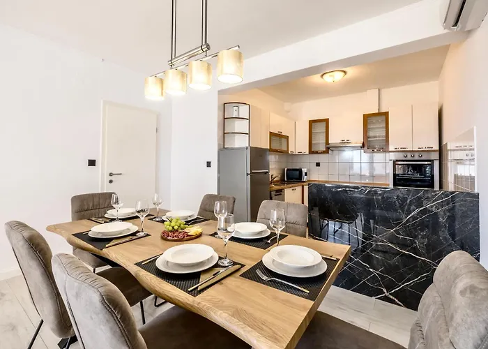 Apartman Apartment Gabi - Seaview & Spacious Terrace, Znjan *