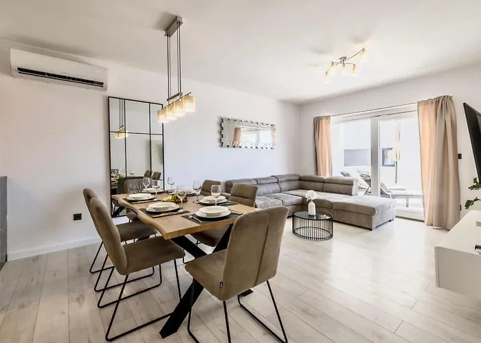 Apartment Gabi - Seaview & Spacious Terrace, Znjan *