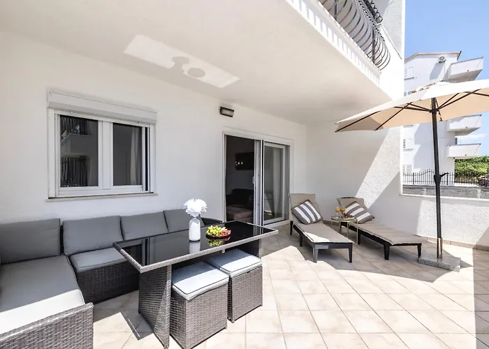 Apartman Apartment Gabi - Seaview & Spacious Terrace, Znjan